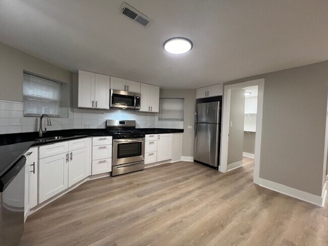 Photo - 3457 N Springfield Ave Unit #G