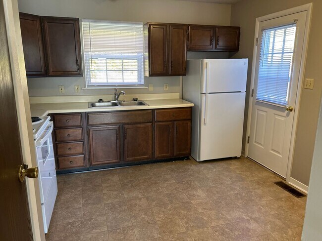 Photo - MeadowHeights Unit 1 Bed