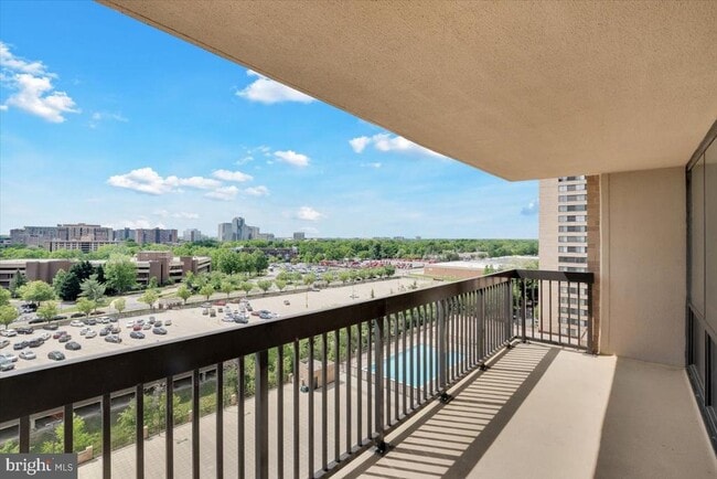 Building Photo - 3709 S George Mason Dr Unit 1109E Rental