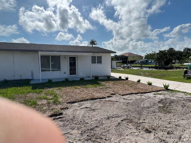 Building Photo - "Charming 2-Bed Retreat Waterfront W/Pool ... Unit A Rental