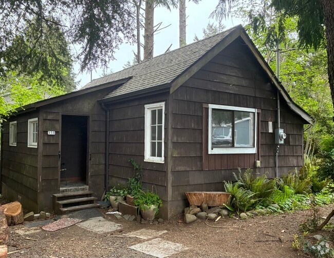 Building Photo - 350 SE Port Ave Rental