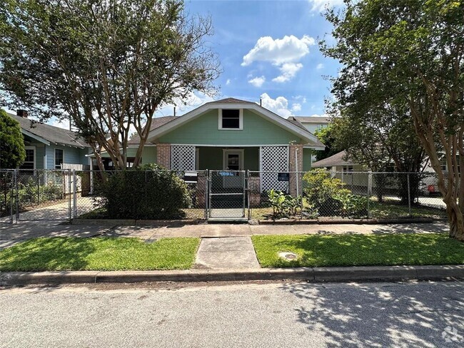 Building Photo - 4006 Woodleigh St Rental