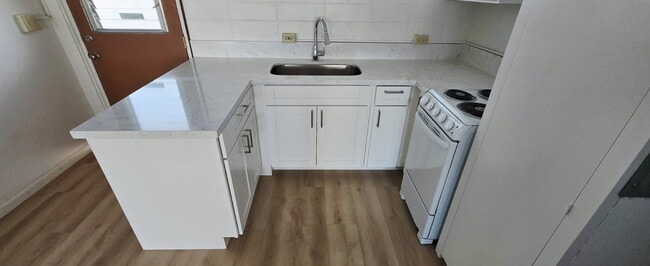 Photo - 909 University Ave Unit 214