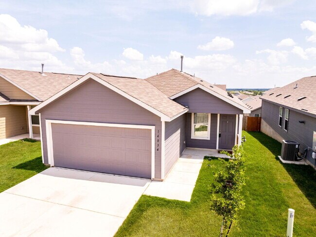 Building Photo - Up to 1 Month of FREE RENT!!! Rental