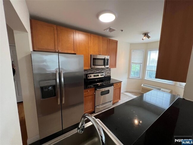 Photo - 333 Willow St Unit 410