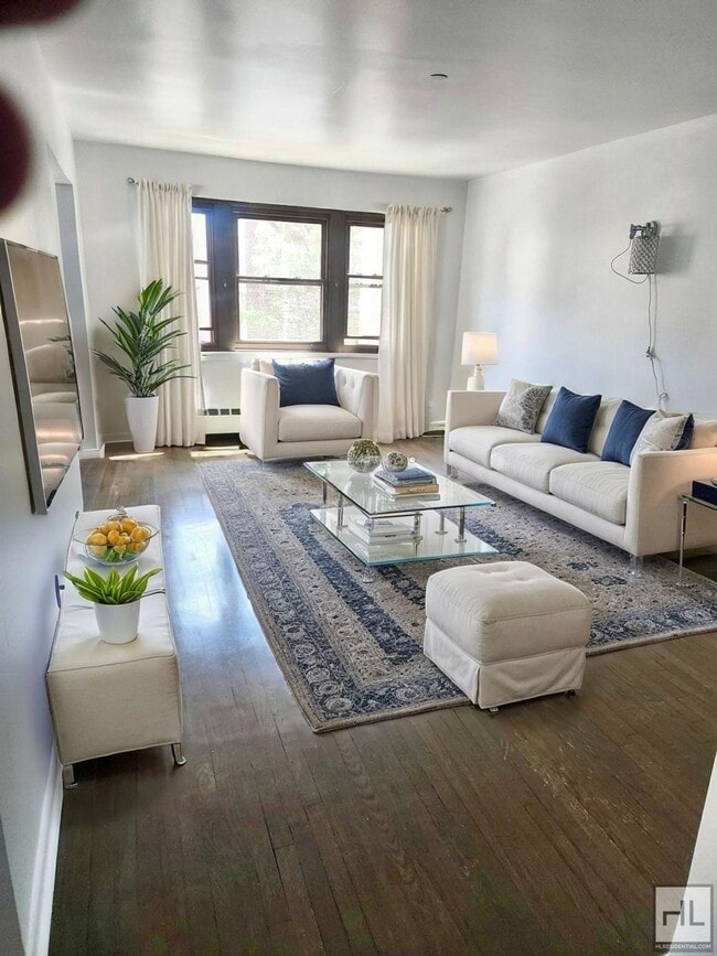 Building Photo - 44 STREET