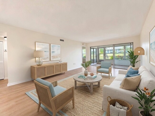 Building Photo - Beautifully Renovated 2 Bed / 2 Bath First-Floor Home in Naples. MOVE-IN READY!