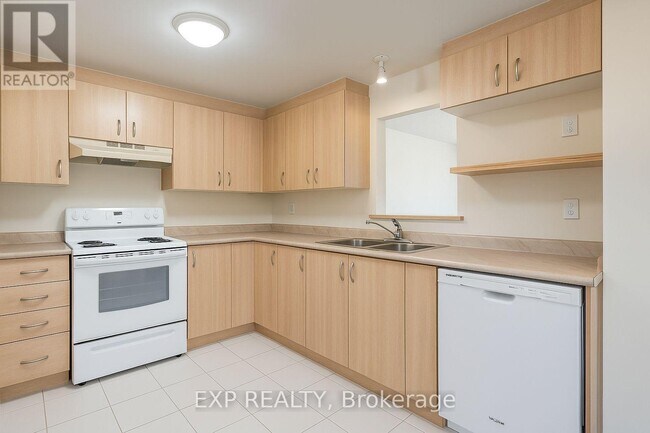 Photo - 469 Church St Unité 10