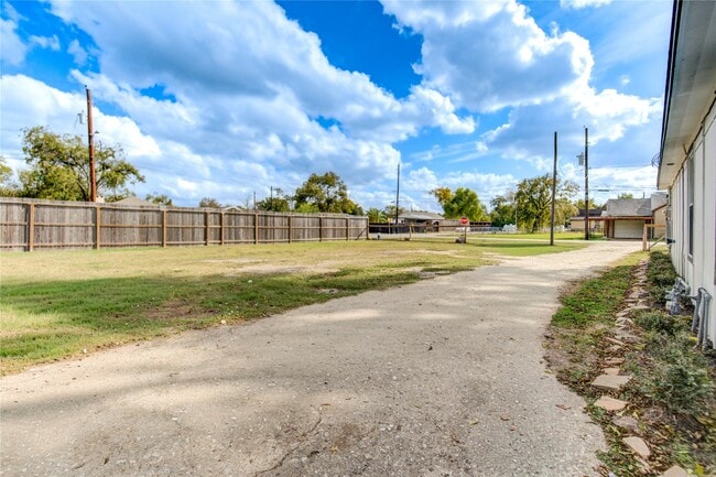 Photo - 4049 Lucille St