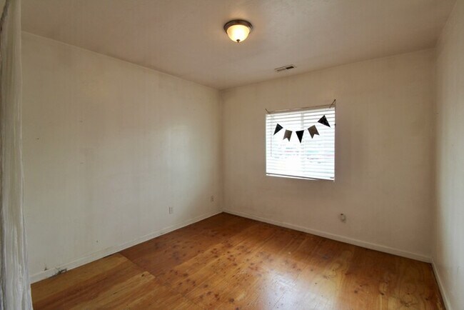 Photo - AVAILABLE - 3BD/2BA Denver Home w/ Large Yard