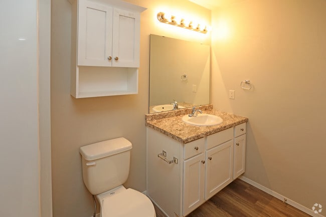 2BR, 2BA - 1,095 SF