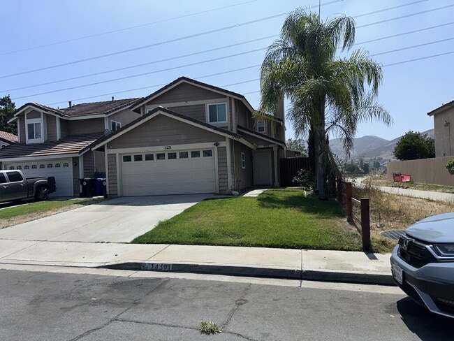 Building Photo - Stunning 5 Bedroom Rental Home with 2 Full...