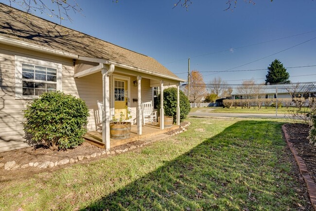 Photo - Charming 2 Bedroom 2 Bath Home In The Heart Of Downtown Mebane With Massive Fenced In Yard!!