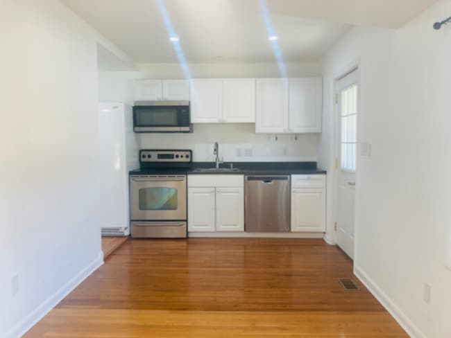 Photo - 18342 Clarke Rd