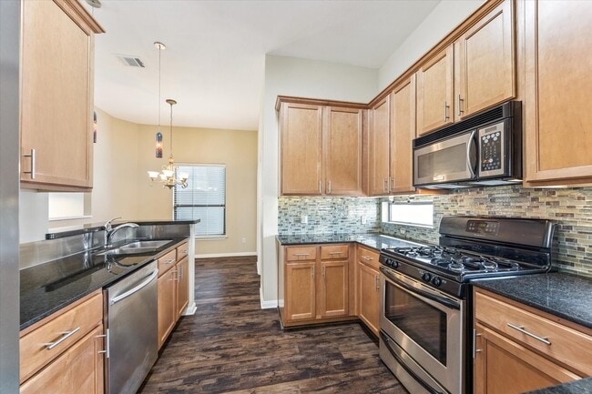 Photo - 1407 Dart St