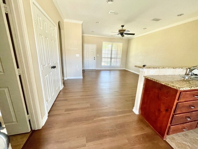 Photo - 104 Letha Ct