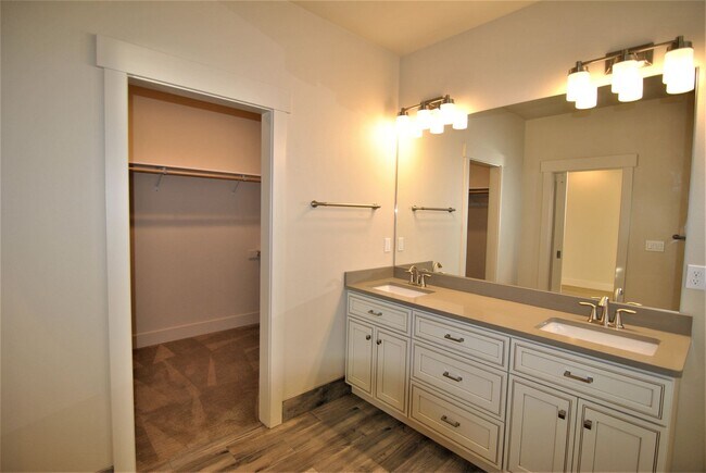 Photo - 1704/1706 Danny Boy Lane Duplex Unidad #1704