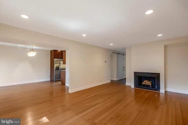 Photo - 5250 Pooks Hill Rd