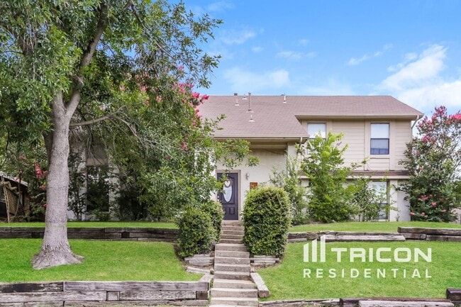 Building Photo - 1718 St James Dr Rental