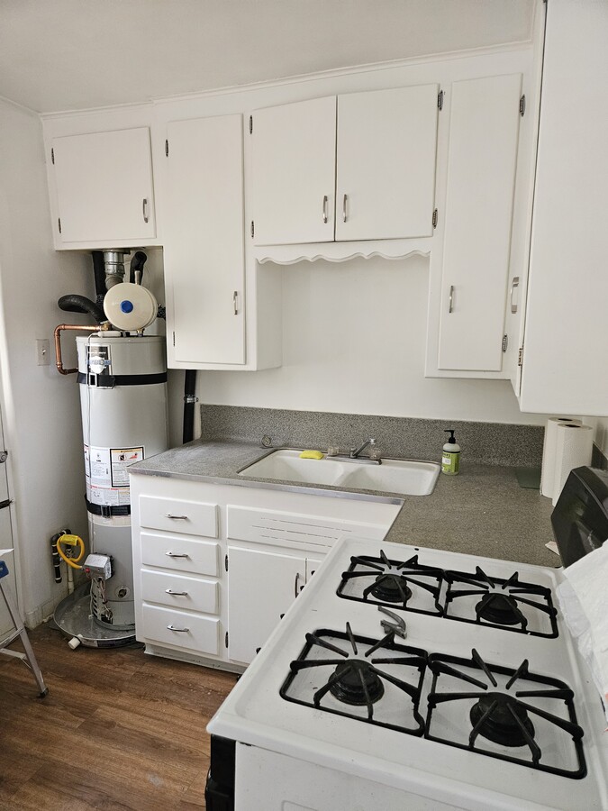 Kitchen - 633 San Pedro Dr SE Unidad C