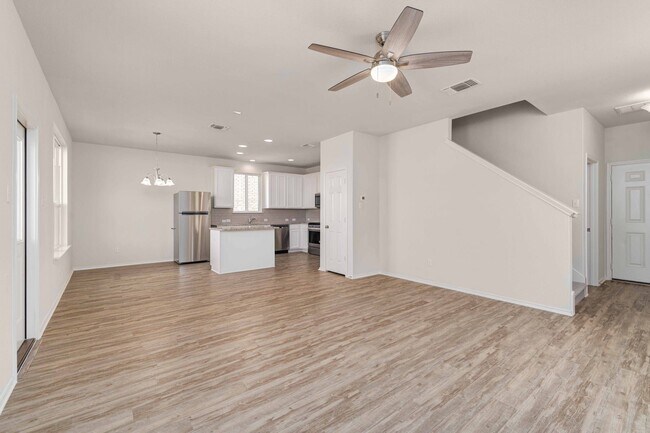Photo - 158 Pepperbark Ln