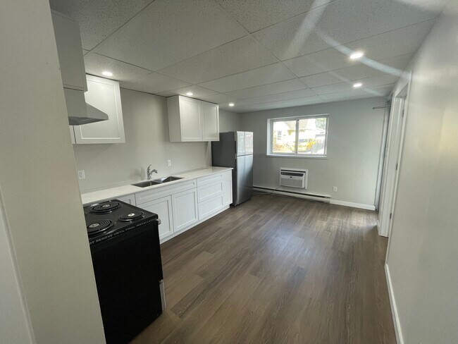 Photo - Pillette Court Apartments