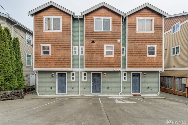 Building Photo - West Seattle/ The Junction Rental