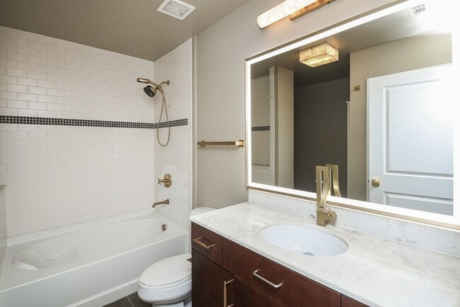 Building Photo - 5925 Almeda Rd Unit 10704