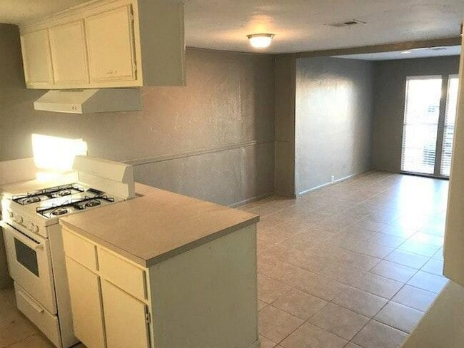 Photo - 8820 S Winston Ave