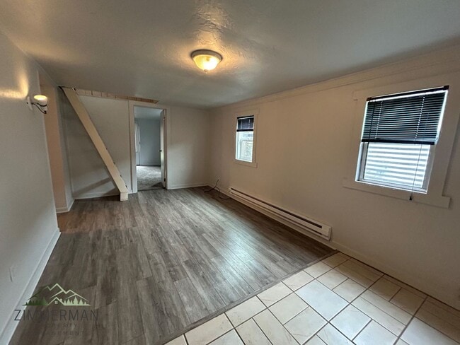 Photo - Newberry Unit 2421 1/2 Kincaid