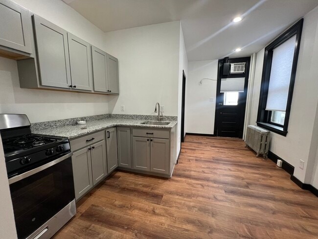 Building Photo - 31 W James St Unit 1F Rental