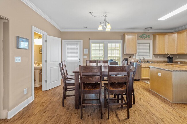 Photo - 461 Lake Breeze Rd