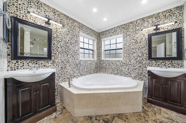 Photo - 7803 NW 70th Ave