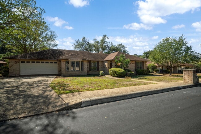 Photo - 2318 Park Cir