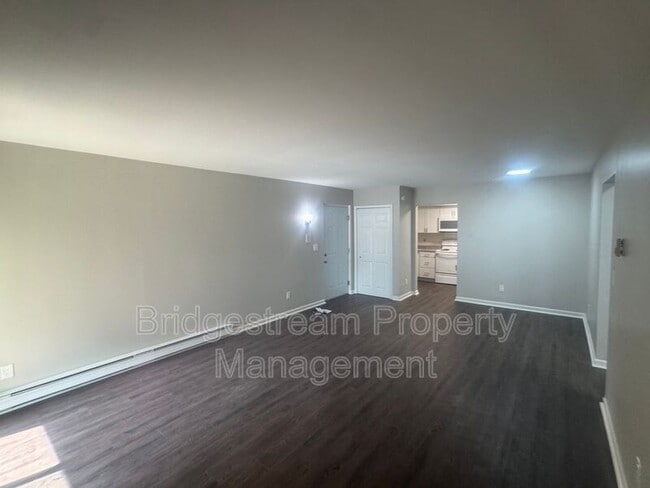 Photo - 481 N Broadway St