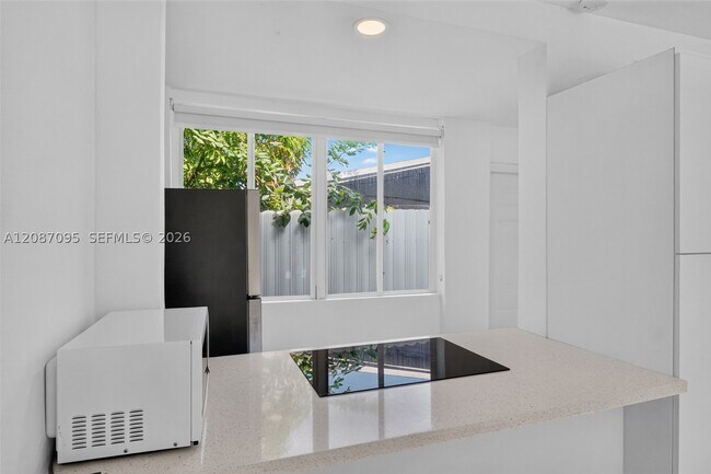 1055 SW 12th St Unit 1