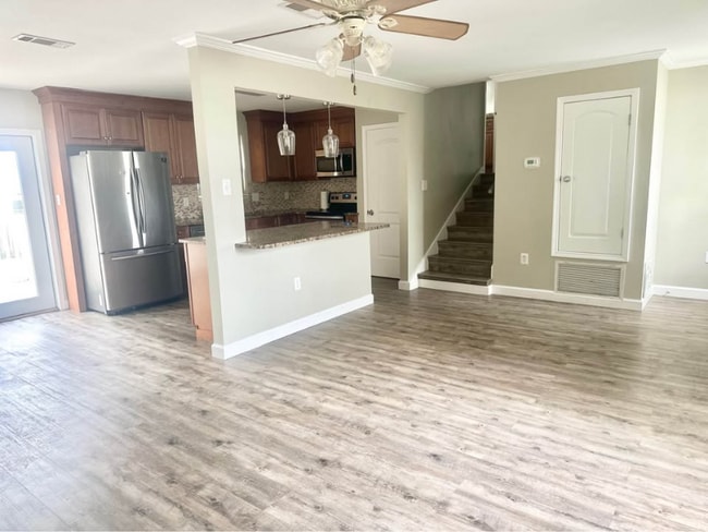 Photo - 1110 Airport Rd