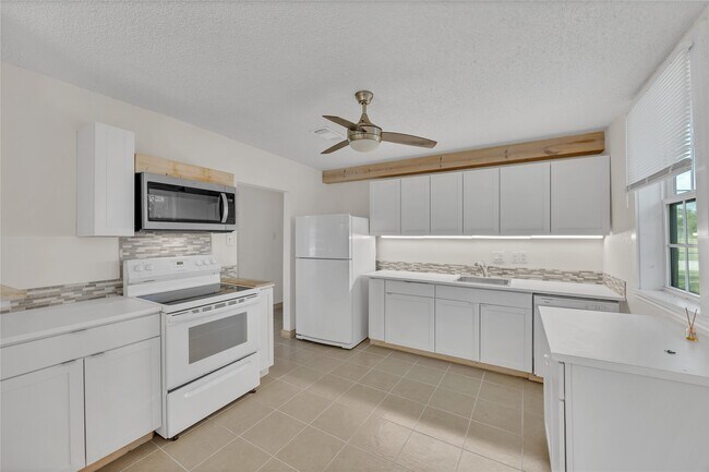 Building Photo - 3103 H Ave