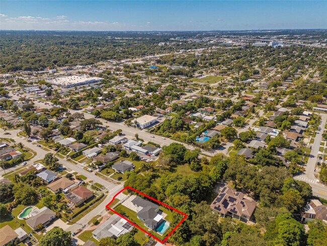 Photo - 651 NE 172nd St