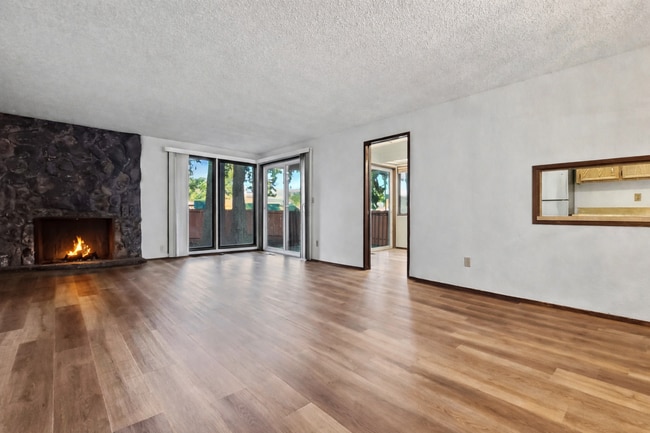 Building Photo - 14327 123rd Ave NE Unit C