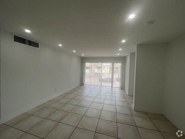 Building Photo - 4260 NW 79th Ave Unit 2A Rental