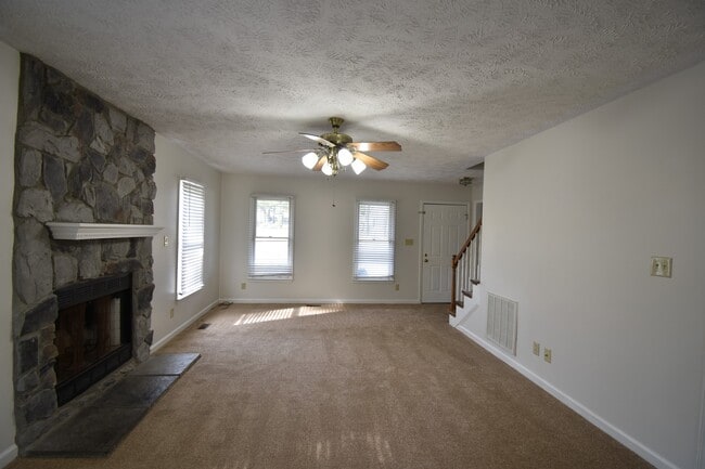 202 Cobblestone Ct