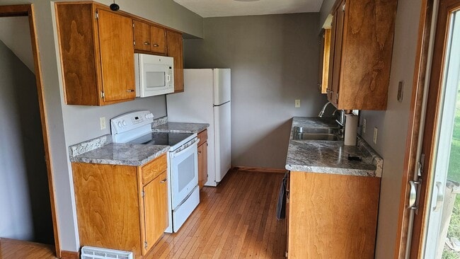 Photo - For Rent 5 Bed, 2 Bath, 2 stall garage, single family home