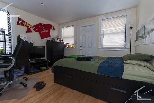 Photo - AMAZING 4 bed 2 bath in Brookline.... ABSOLUTELY STUNNING!!!