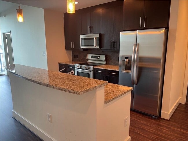 Photo - 1080 Peachtree St NE Unidad 2015