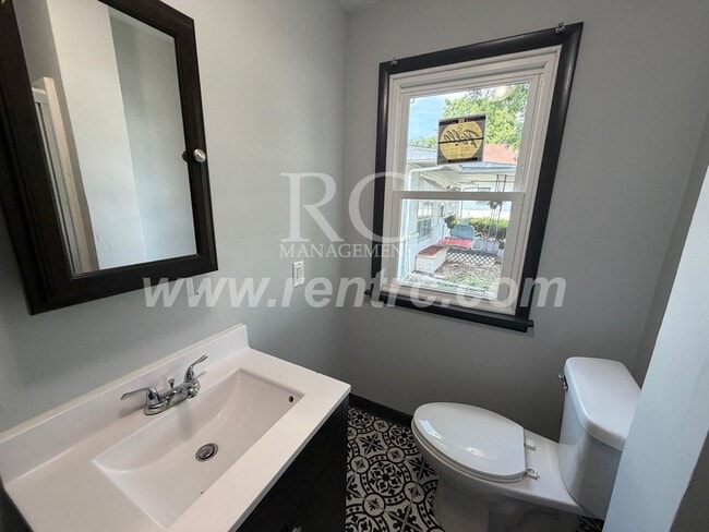 Photo - 1212 Robinson-