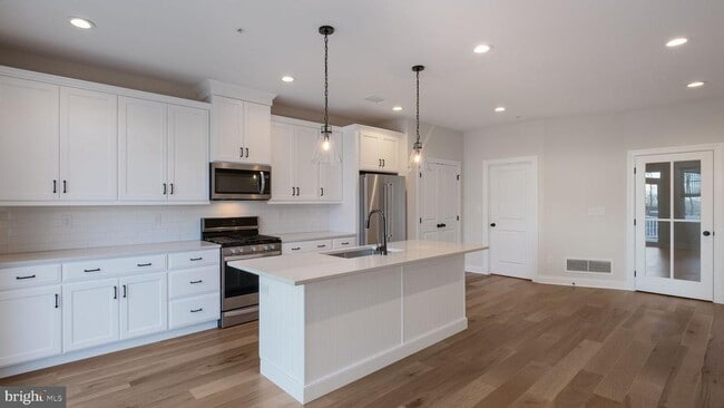 Photo - 208 Foxhedge Rd