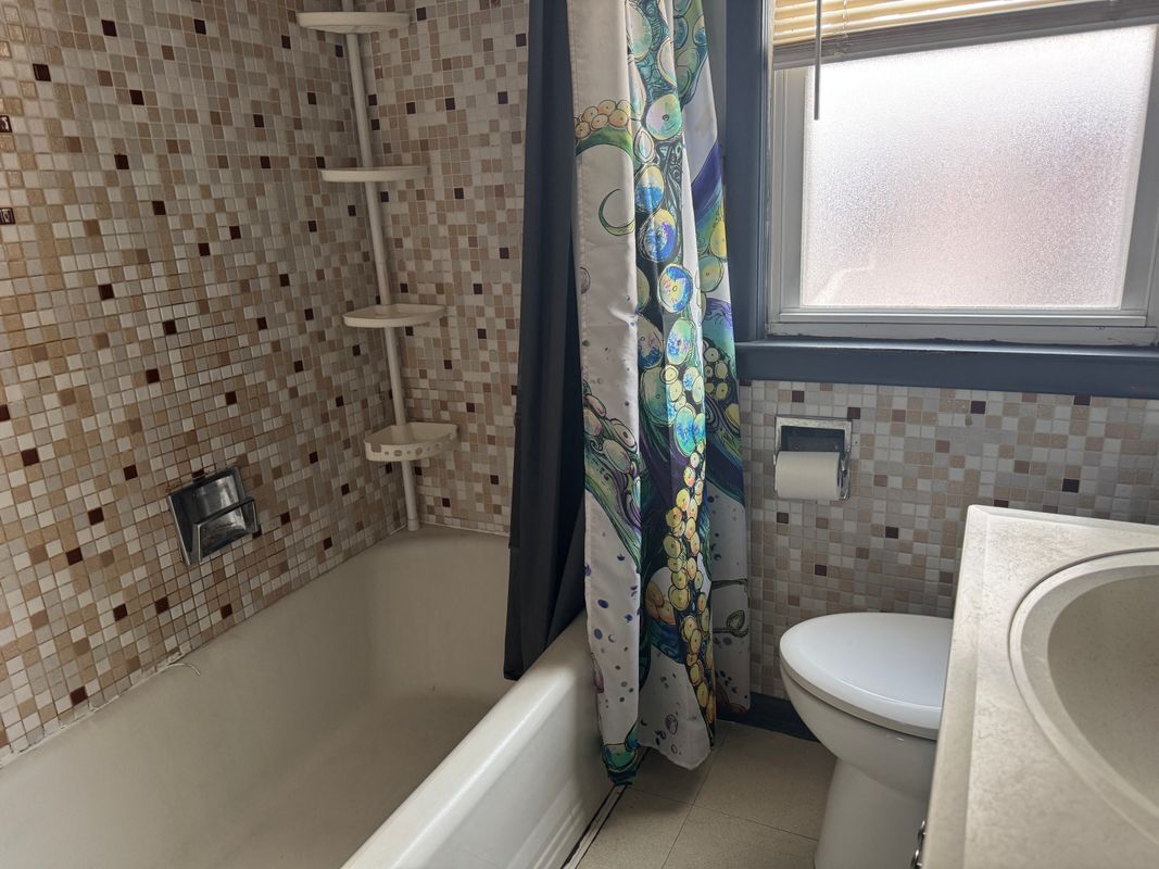 Photo - 6177 Hereford St