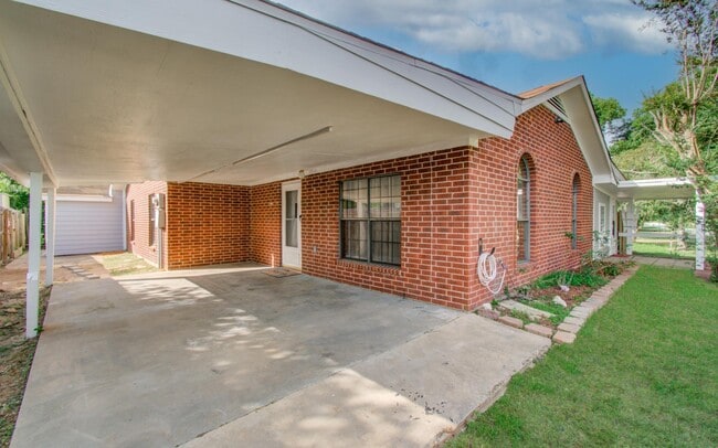 Photo - 810 Roosevelt St