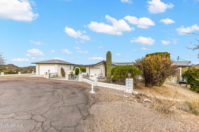 Photo - 322 N Cleopatra St